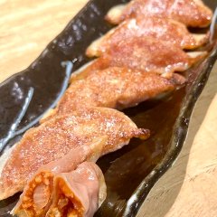 包了大豆肉、洋葱和番茄的饺子 (素食饺子)