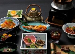 高档日式套餐，包括金枪鱼对比、珍稀金枪鱼部位等。