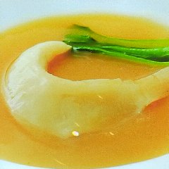 フカヒレの姿煮濃厚ソース仕立てがメインのコース料理