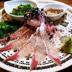 薄切りと厚切りの2つの食感を味わえる胡麻鯖