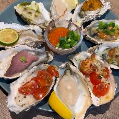 様々なトッピングで飽きない牡蠣の盛り合わせ