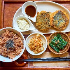 雑穀の一種のヒエを使ったフライ。