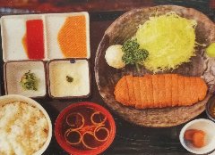 とろろ、明太子、麦飯付きの牛カツ定食