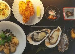 色々な牡蠣料理が含まれるお得なランチセット