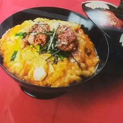 創業50年のお店の名古屋コーチン入り親子丼