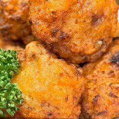 폭신한 식감이 특징인 오징어 멘치카츠