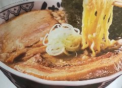 前日から仕込み、当日に仕込むとろとろの角煮入りラーメン
