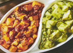 定番の麻婆豆腐と、花山椒の麻婆豆腐