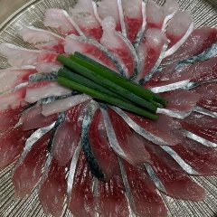 고등어를 엄선한 고등어 부위 전용 앰버 육수로 먹는 샤브샤브 샤브샤브