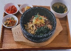 韓国のおかず付き。
