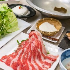 博多とんこつスープで食べる、黒豚のしゃぶしゃぶ