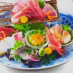 ７点盛り。豪華な刺身盛り合わせ