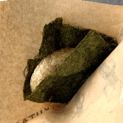 内含鳕鱼子的烤饭团。饿了就吃。