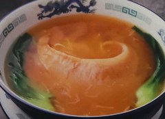 大きめのフカヒレ入りのヌードル