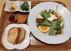 季節を感じさせるサラダ定食