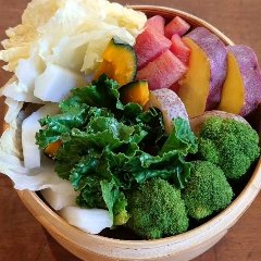 季節の美味しさを詰め込んだ野菜のせいろ蒸し