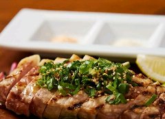 3種の塩で豚のジューシーさとコクを味わえる逸品