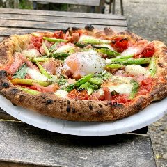 야채는 모두 나라현산으로 만든 피자