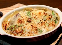 バターや乳製品不使用の、旬の野菜と自家製豆乳を使ったグラタン