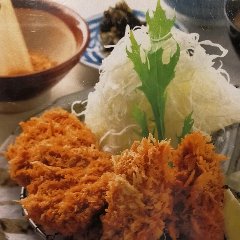 瀬戸内産の牡蠣での牡蠣フライと、丁寧に手切りしたヒレカツ。
