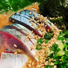 鮮度の高い五島の鯖を使う。食感も良い。