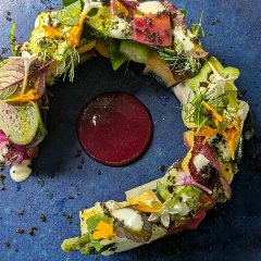 地元野菜やフルーツの季節の盛り合わせ