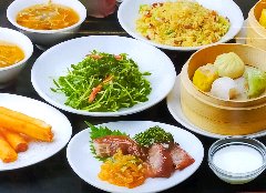 餃子、焼売、小籠包など10品の点心を楽しめるコース
