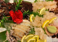 伊勢海老を生で食べた後、頭を味噌汁でいただくのが流れ