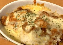 Baked curry topped with cheese