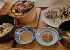 数量限定。10種類以上の野菜のせいろ蒸し定食
