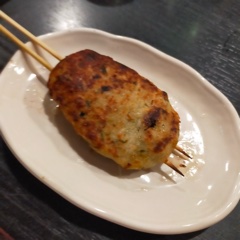 Tsukune similar a los ingredientes de los dumplings