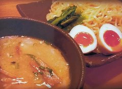 焦がし醤油豚骨つけ麺