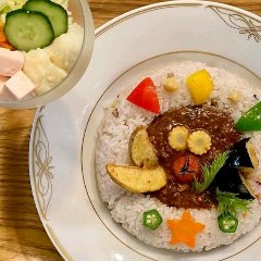 다양한 채소와 대두 미트로 만든 10가지 향신료로 진정한 커리