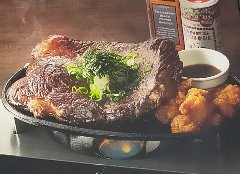 600gのステーキ。150gや300gなども選べる