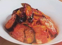 茄子とベーコンのトマトソース