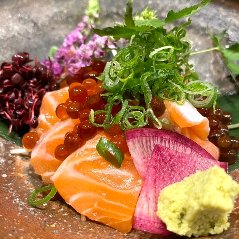 いくらのぷちぷち感と、とろけるサーモンが合う