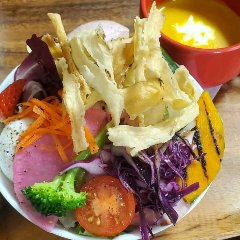 15品目以上入った栄養を摂れるサラダ