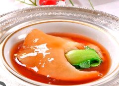 Jiggly simmered shark fin