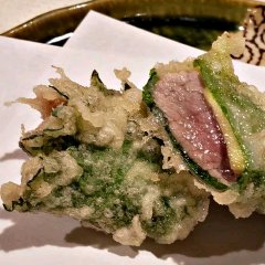 大葉で巻いた、生姜と豚の天ぷら