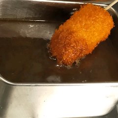 その日の気温でパン粉の配分を調整した串カツ