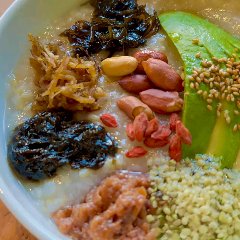 具だくさんの玄米粥。