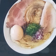 「京赤地どり」を使った白湯ラーメン