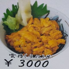 シンプルにウニを、海苔、シソ、ワサビと、丼にして。