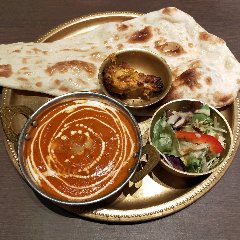 Chicken is savory! Chicken, curry, vegetable and naan set