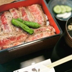 数量限定│鰻の代わりに仙台牛のステーキが乗った重箱メニュー