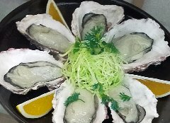 レモンと牡蠣を一緒に。