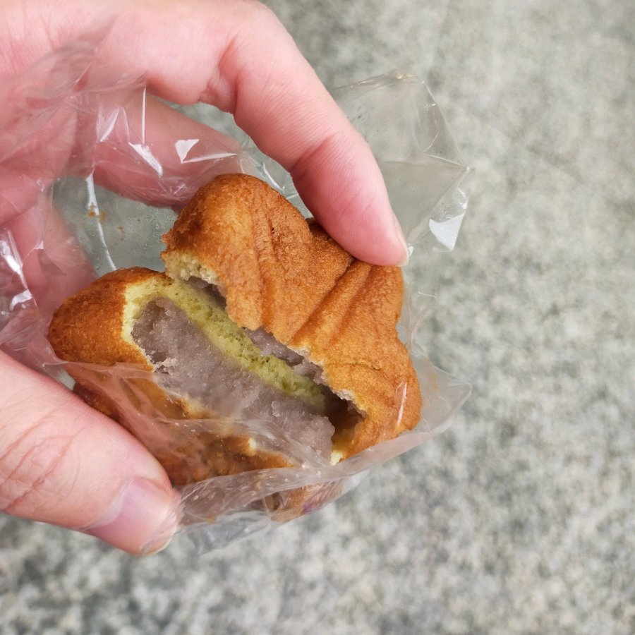 もみじ饅頭 こしあん入り (Momiji manju koshi an iri)
