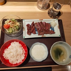 Set meal with grilled core tongue deliciously cooked with lava stones.