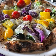 아침에 수확한 신선한 야채와 과일로 완성하는 정통 피자!