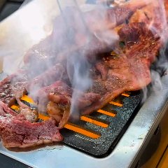 黒毛和牛を大きくカットしたカルビ